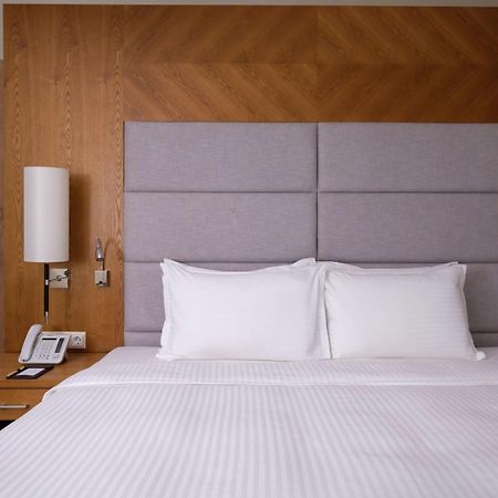 Hotel Doubletree By Hilton Almaty Extérieur photo