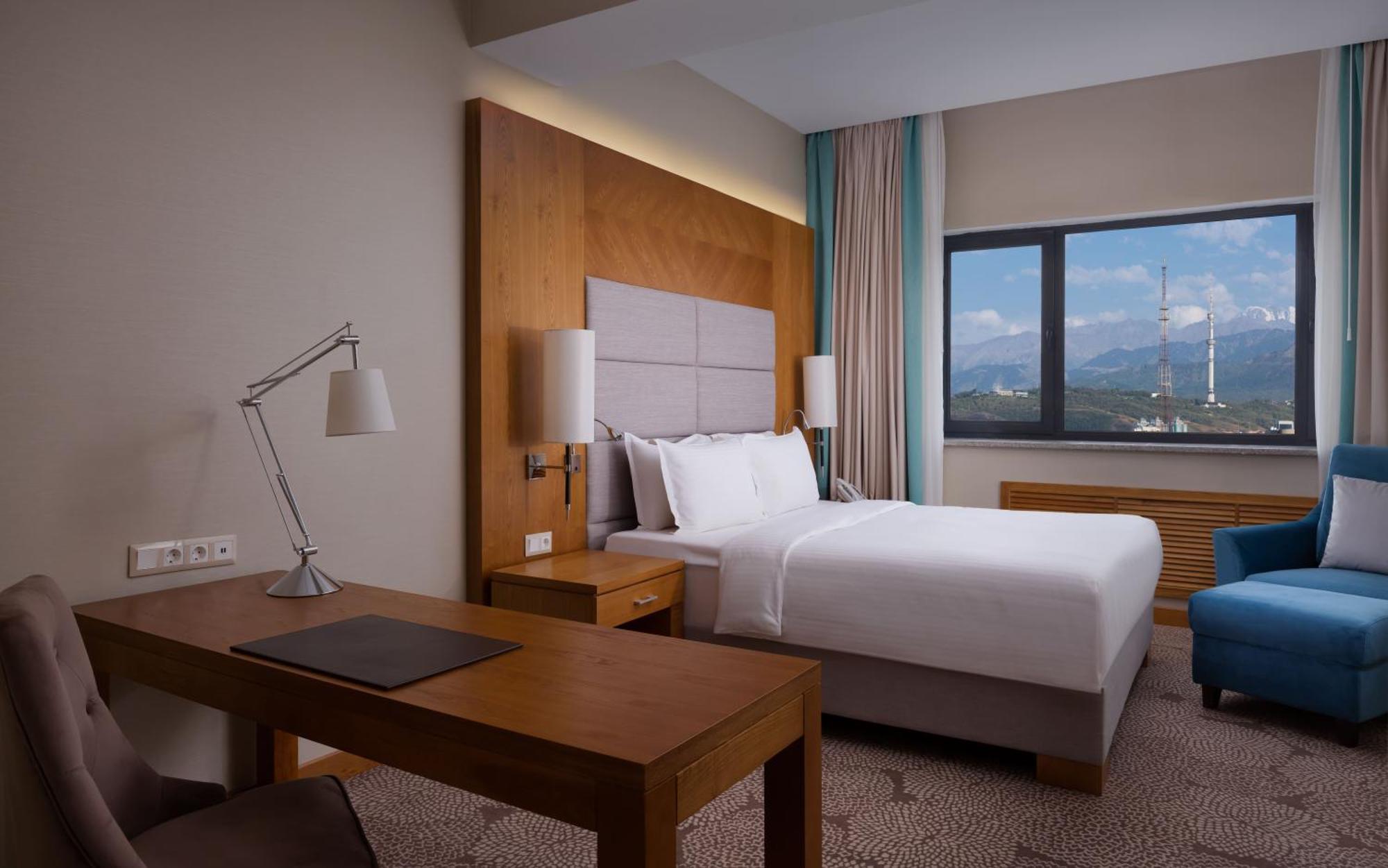 Hotel Doubletree By Hilton Almaty Extérieur photo