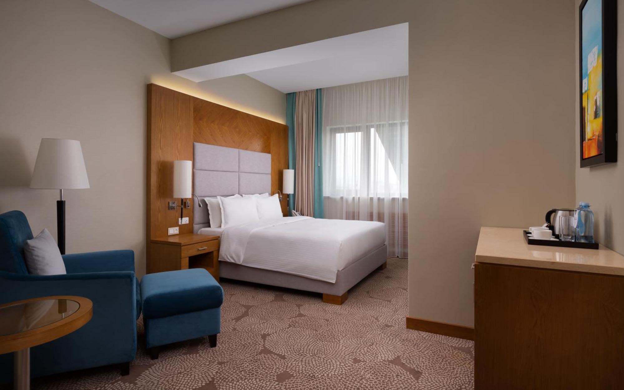 Hotel Doubletree By Hilton Almaty Extérieur photo