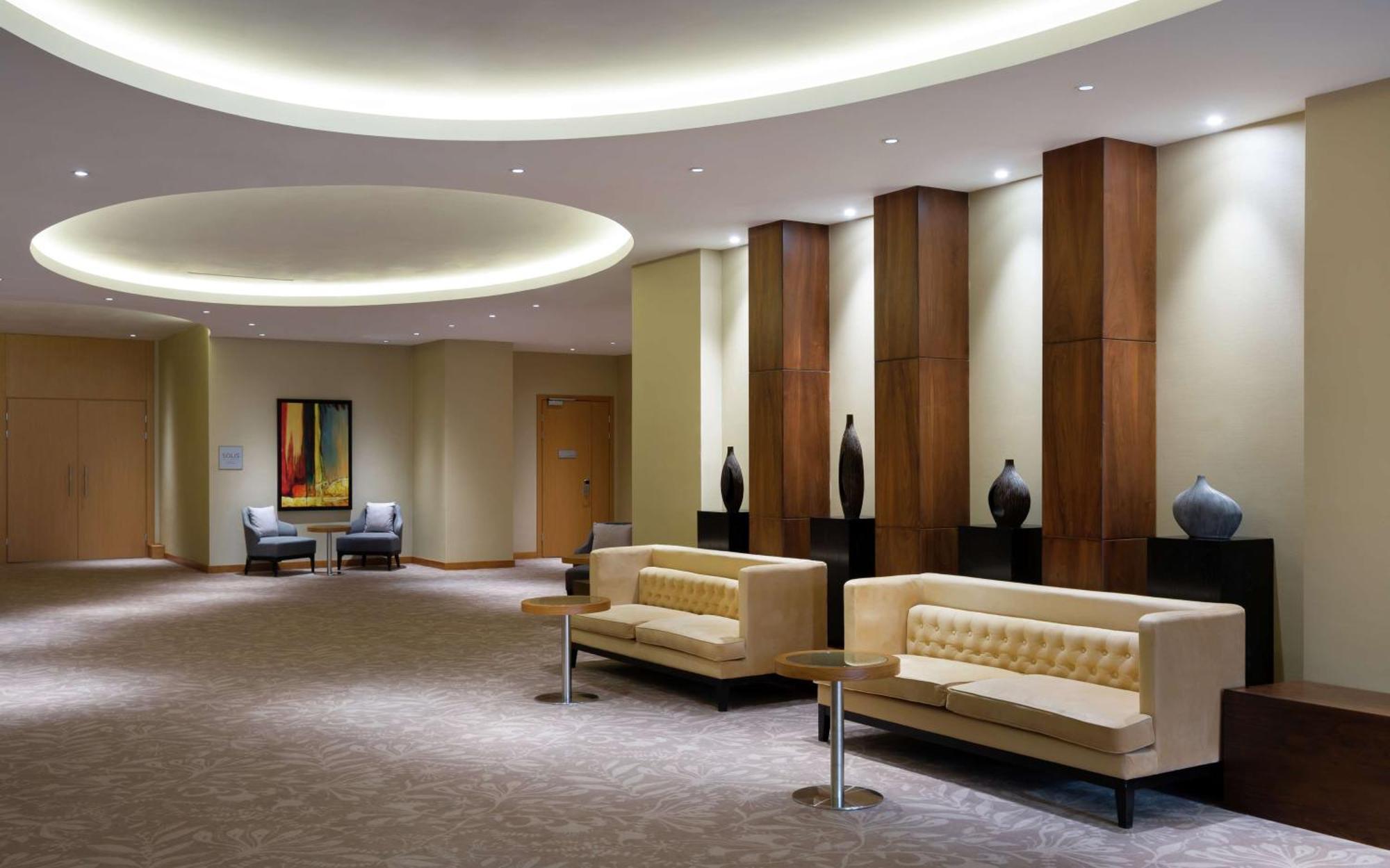 Hotel Doubletree By Hilton Almaty Extérieur photo