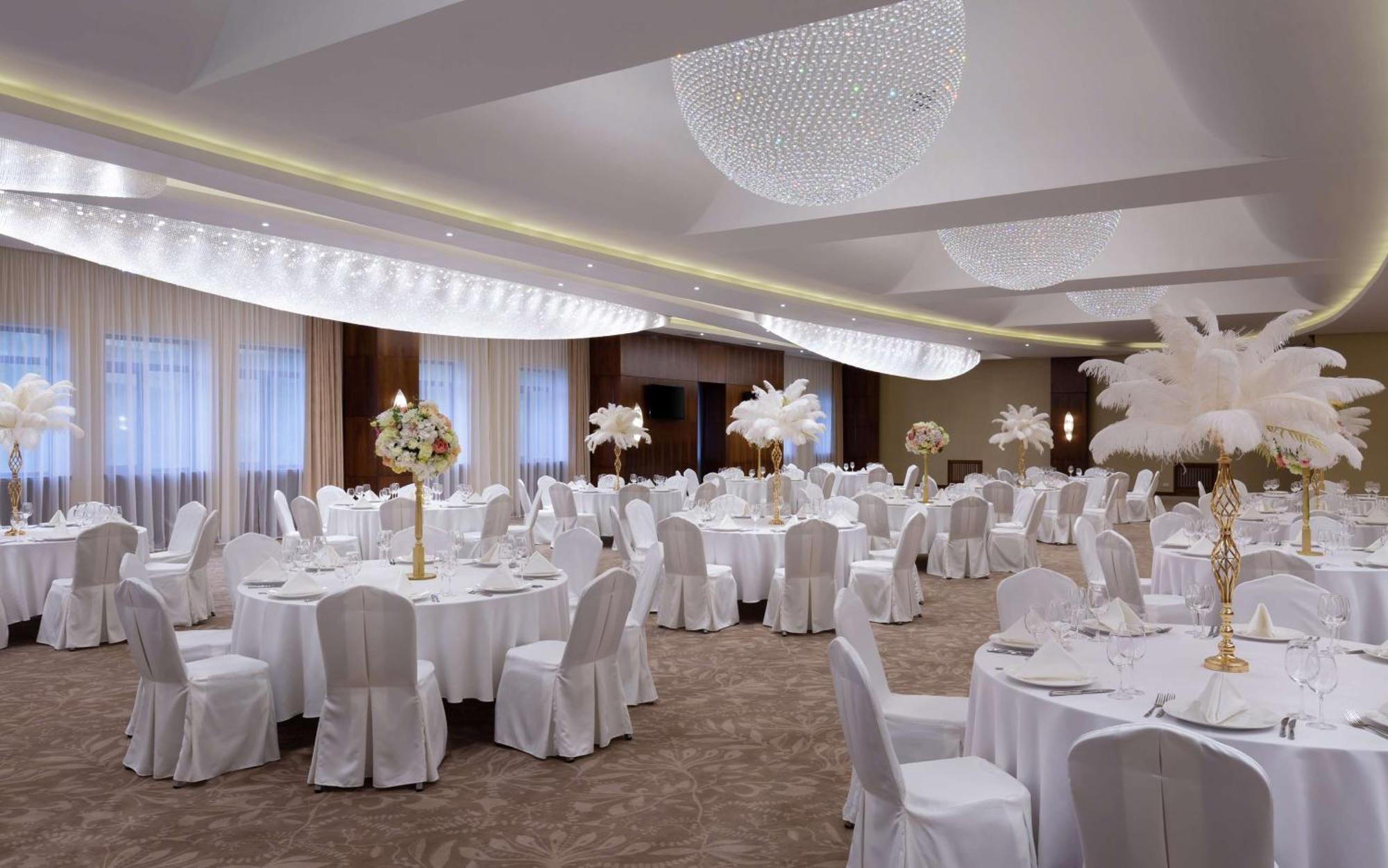 Hotel Doubletree By Hilton Almaty Extérieur photo