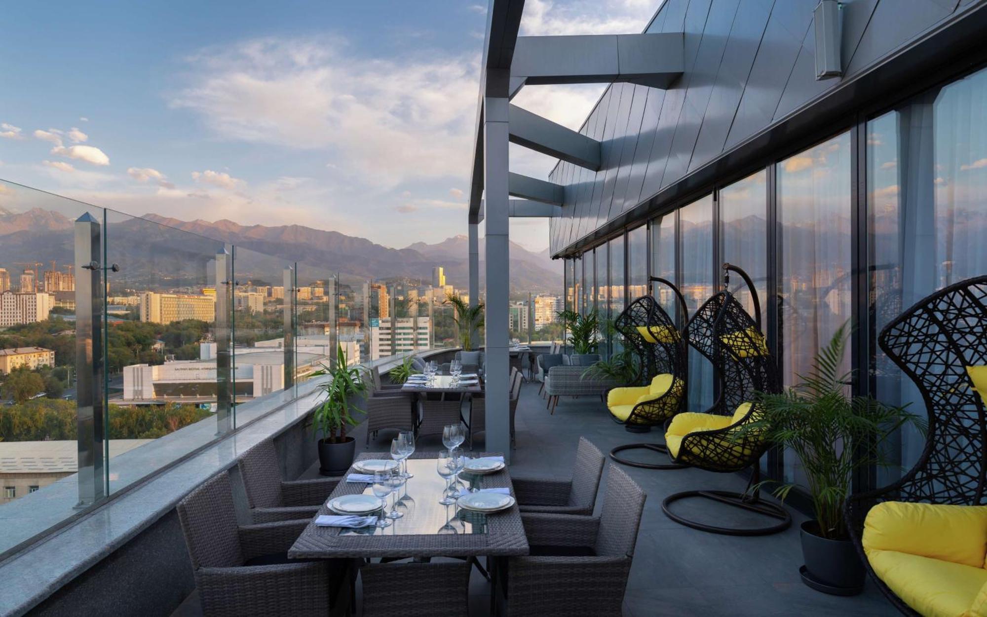 Hotel Doubletree By Hilton Almaty Extérieur photo