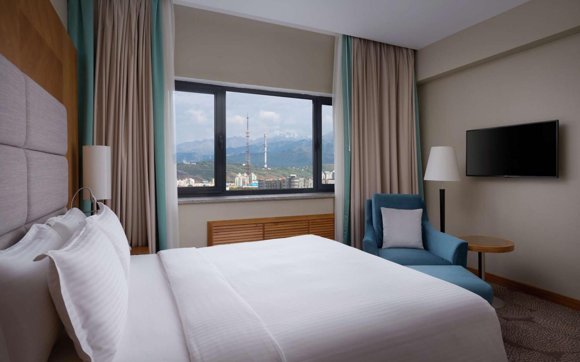 Hotel Doubletree By Hilton Almaty Extérieur photo