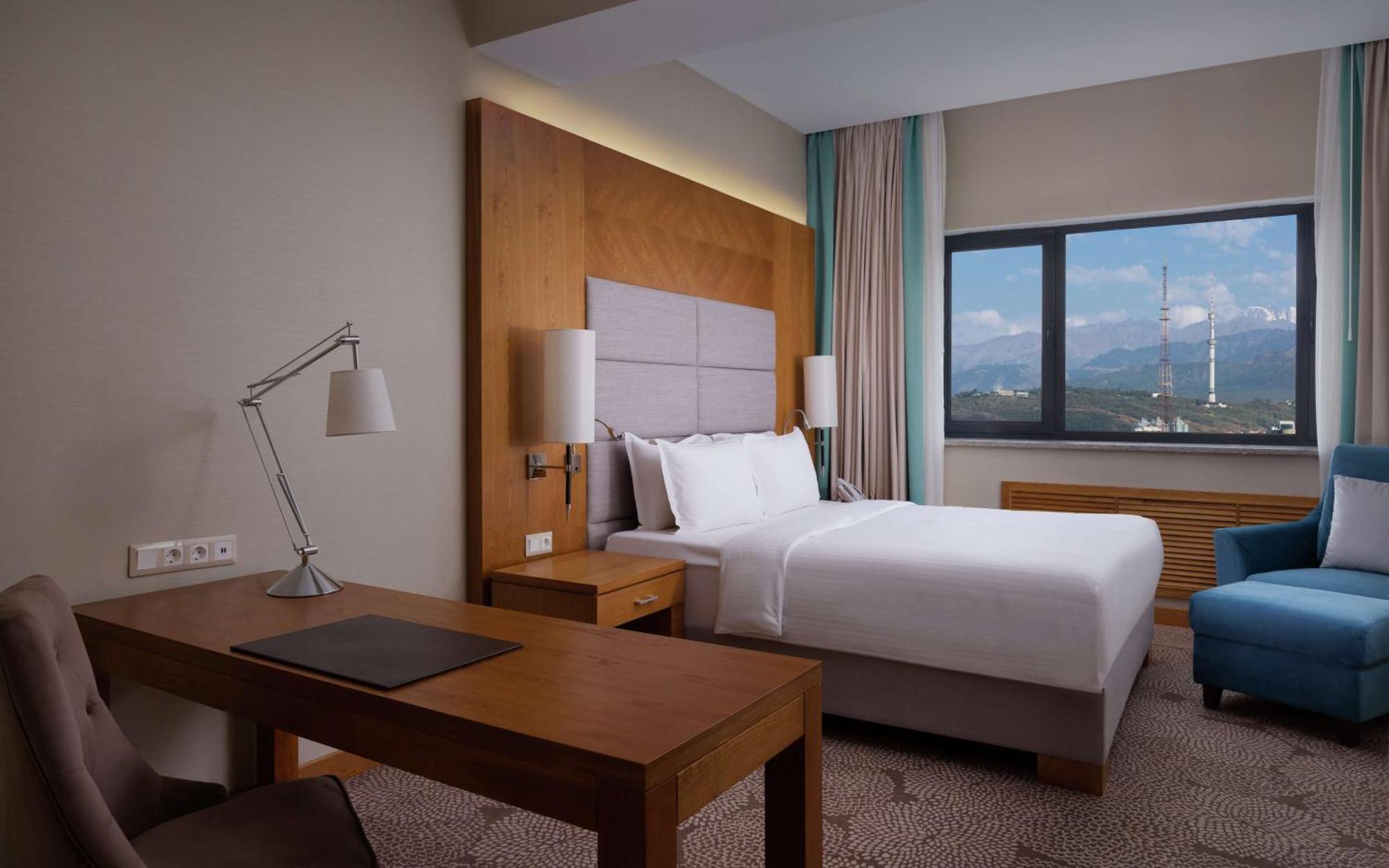 Hotel Doubletree By Hilton Almaty Extérieur photo