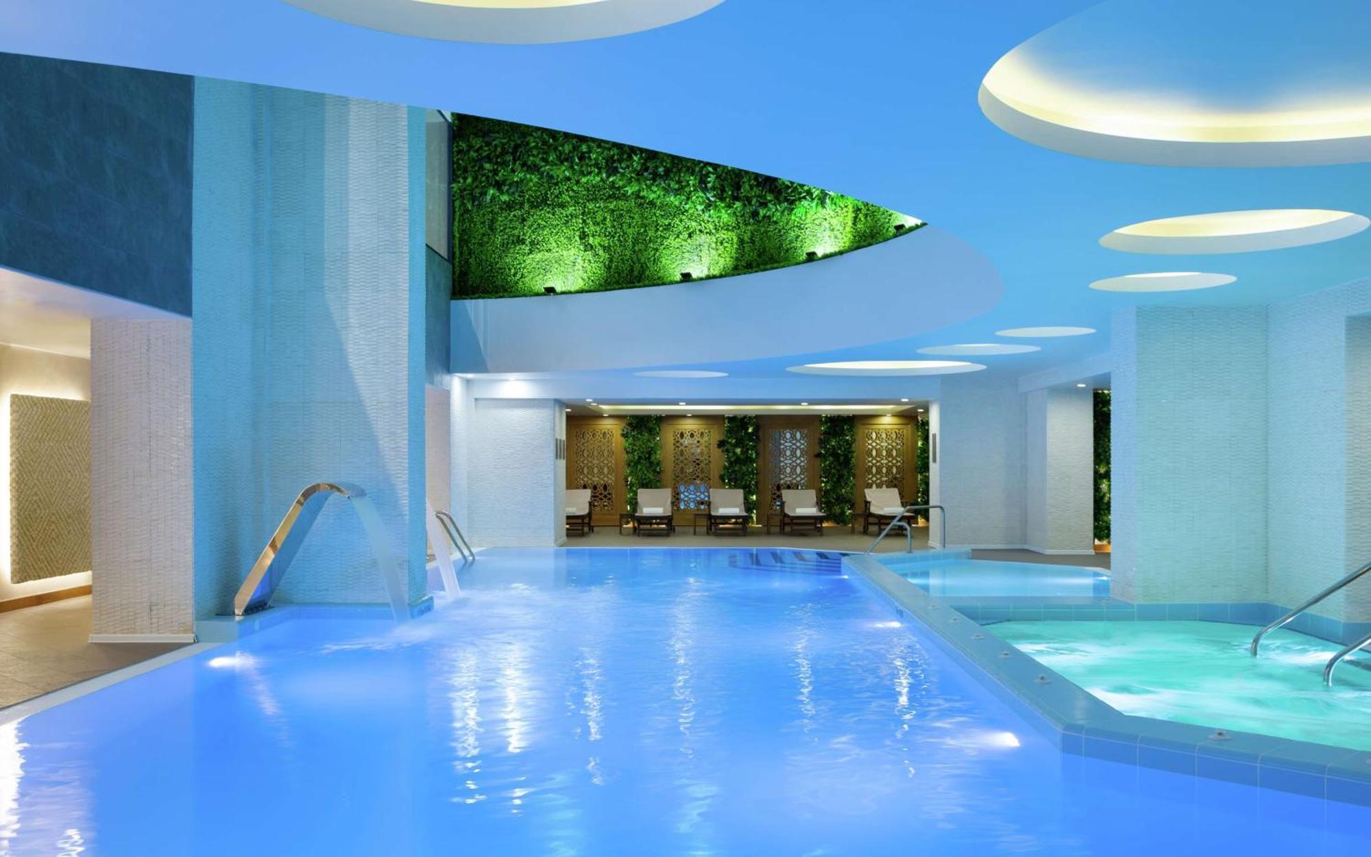 Hotel Doubletree By Hilton Almaty Extérieur photo