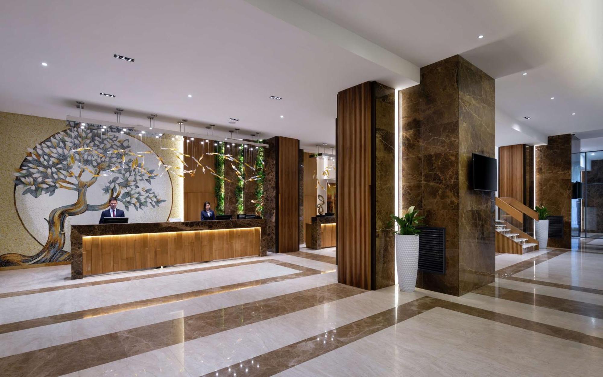 Hotel Doubletree By Hilton Almaty Extérieur photo