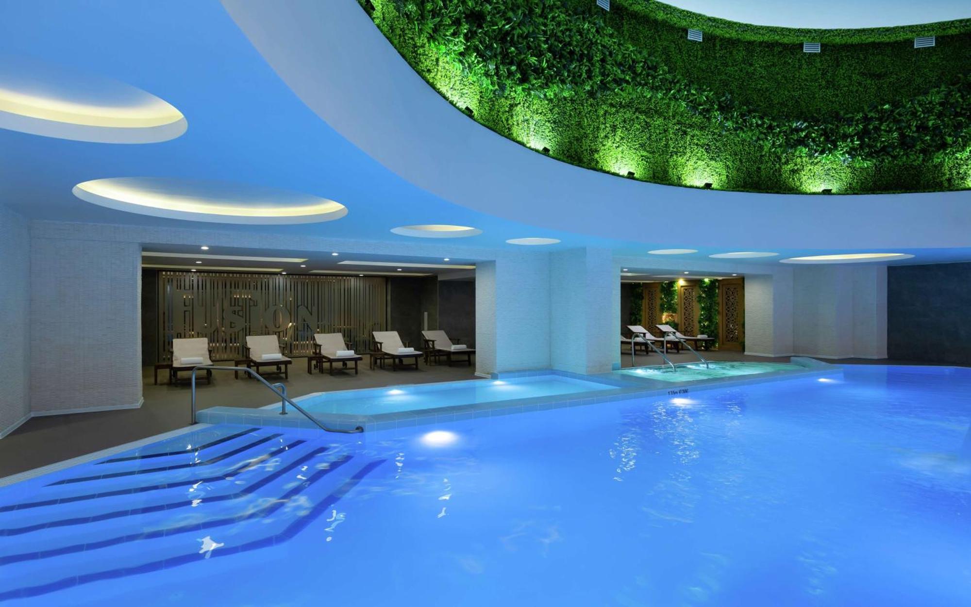 Hotel Doubletree By Hilton Almaty Extérieur photo