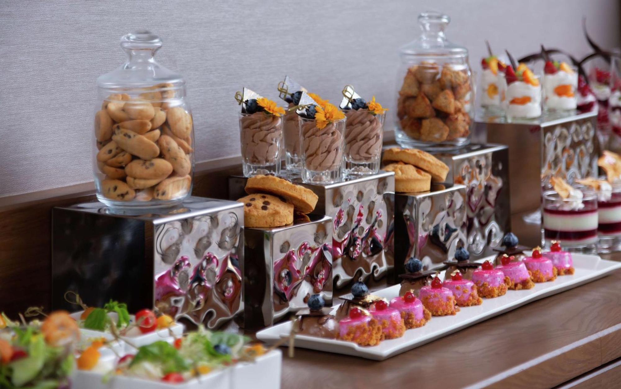 Hotel Doubletree By Hilton Almaty Extérieur photo