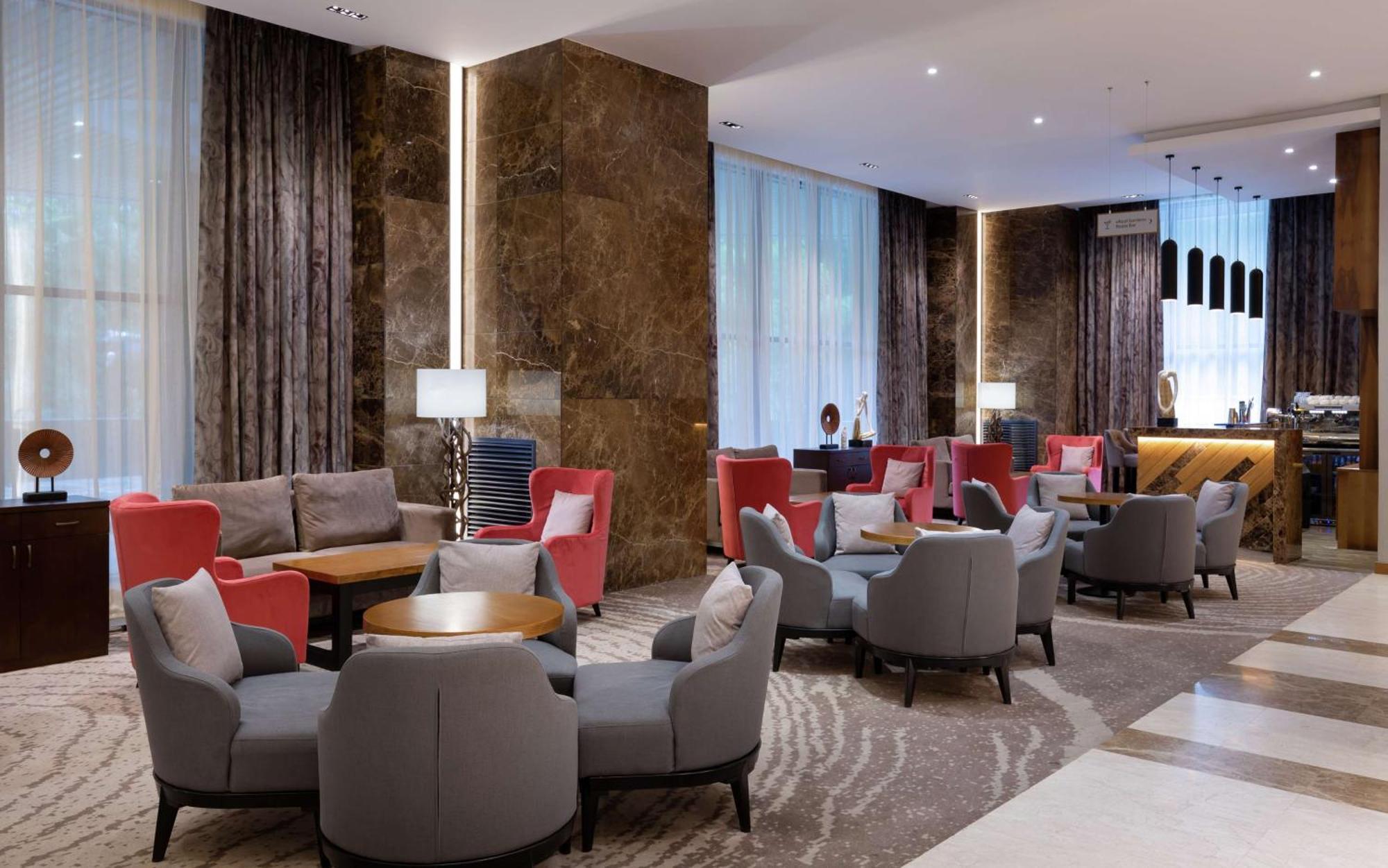 Hotel Doubletree By Hilton Almaty Extérieur photo