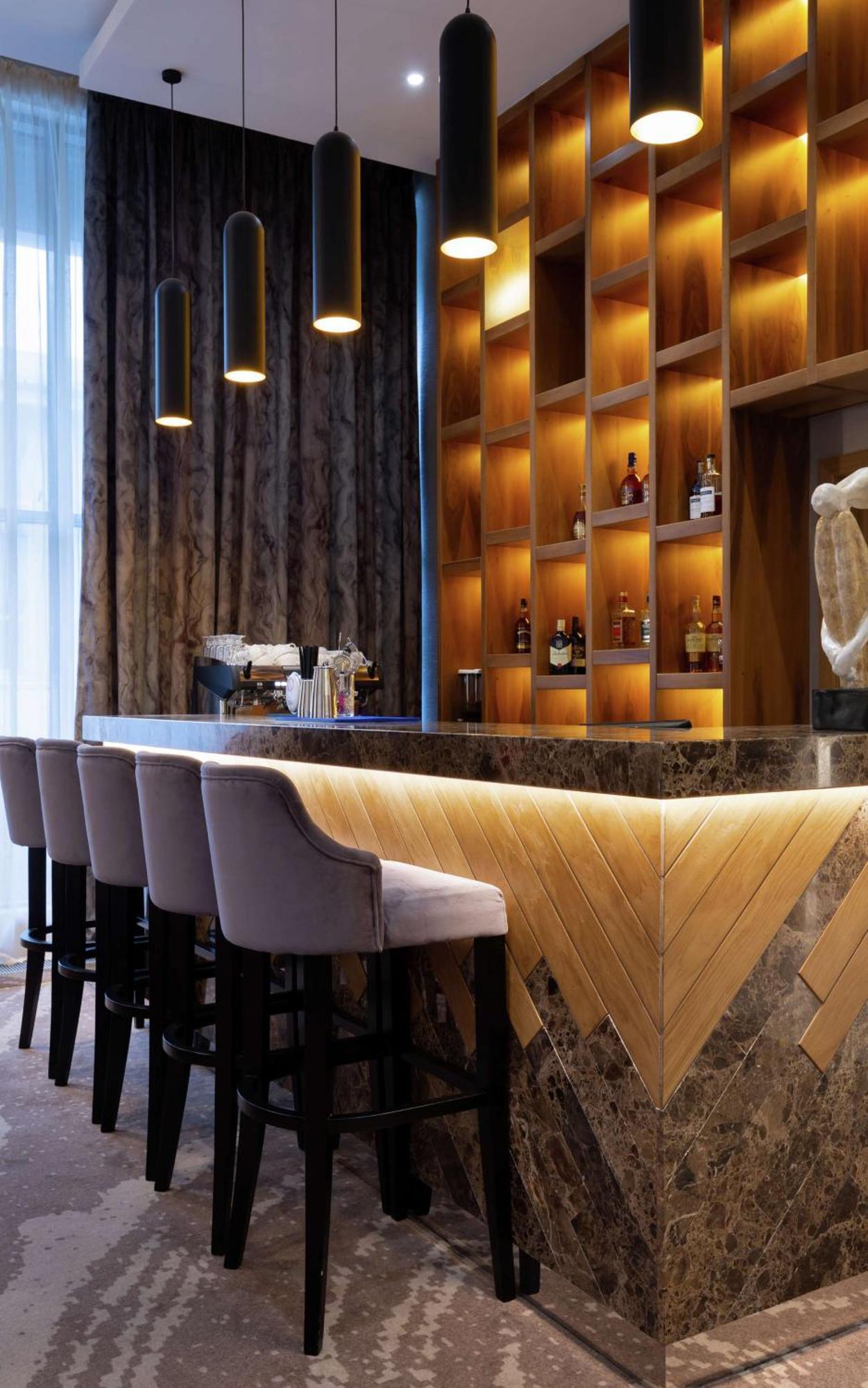 Hotel Doubletree By Hilton Almaty Extérieur photo